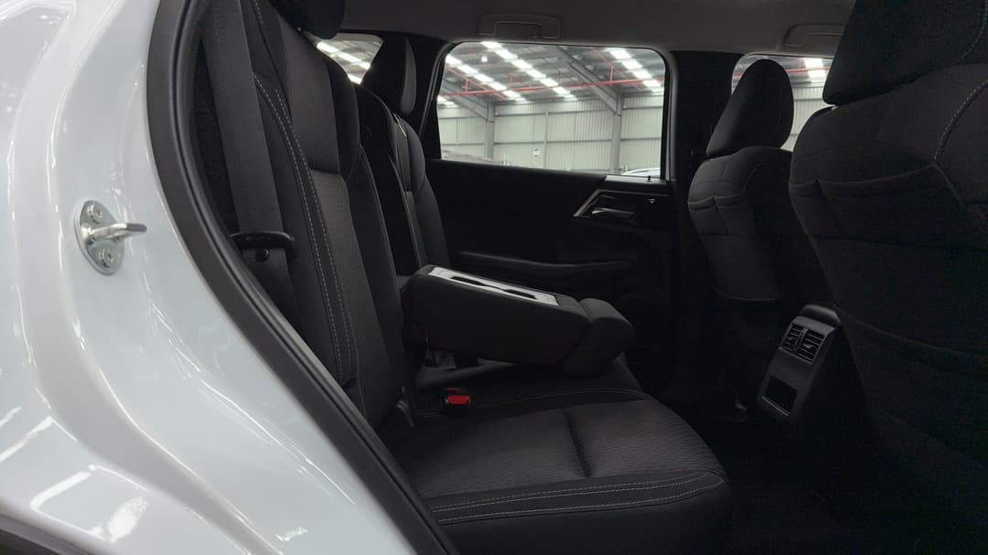 2024 Mitsubishi Outlander Es 7 Seat (2WD), Automatic, 62214 km, Right Side Rear Door Cabin View