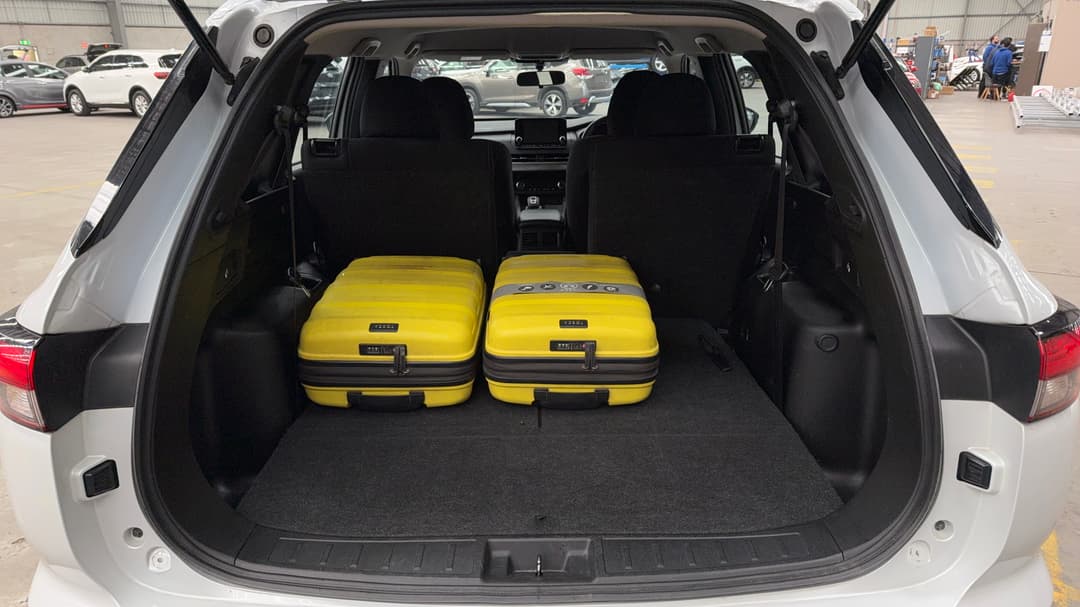 2024 Mitsubishi Outlander Es 7 Seat (2WD), Automatic, 62214 km, Boot Inside View with Luggage