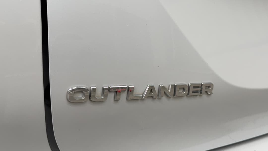 2024 Mitsubishi Outlander Es 7 Seat (2WD), Automatic, 62214 km, Badge (Boot Left Side)