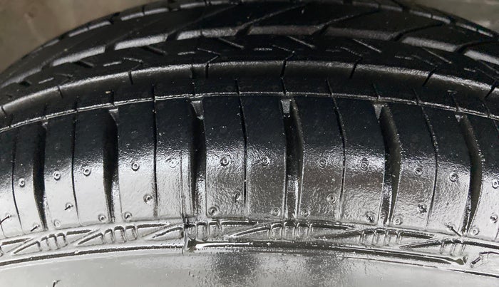 2013 Maruti Swift VDI, Diesel, Manual, 99,743 km, Left Rear Tyre Tread
