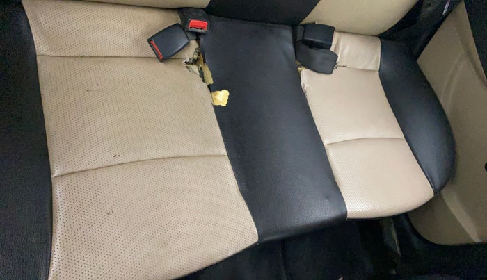 2014 Hyundai Eon ERA +, Petrol, Manual, 85,643 km, Second-row right seat - Cover slightly torn