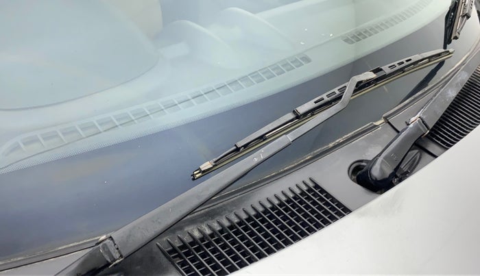 2012 Hyundai Santro Xing GL PLUS, Petrol, Manual, 90,337 km, Front windshield - Rubber blade broken or missing