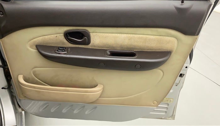 2012 Hyundai Santro Xing GL PLUS, Petrol, Manual, 90,337 km, Driver Side Door Panels Control