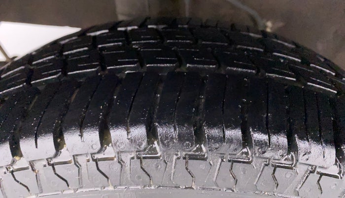 2014 Datsun Go T, Petrol, Manual, 44,994 km, Right Rear Tyre Tread