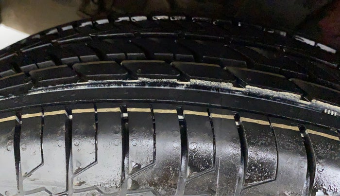 2015 Hyundai Elite i20 MAGNA 1.2, Petrol, Manual, 52,409 km, Left Front Tyre Tread