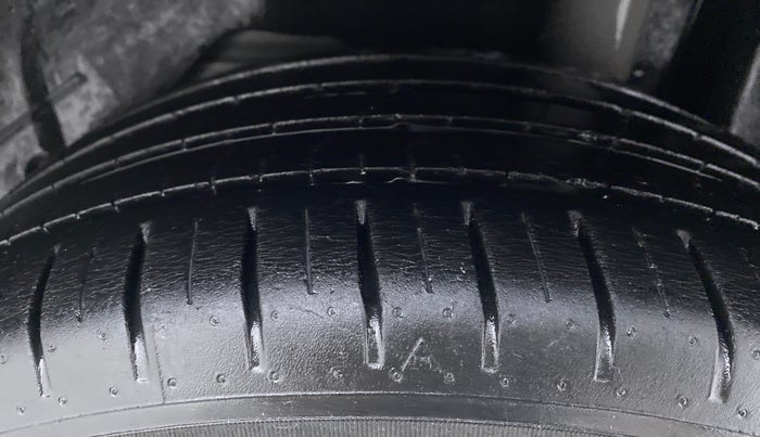 2018 Ford Figo Aspire 1.2 TITANIUM PETROL, Petrol, Manual, 27,312 km, Left Rear Tyre Tread