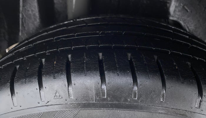 2018 Ford Figo Aspire 1.2 TITANIUM PETROL, Petrol, Manual, 27,312 km, Right Rear Tyre Tread