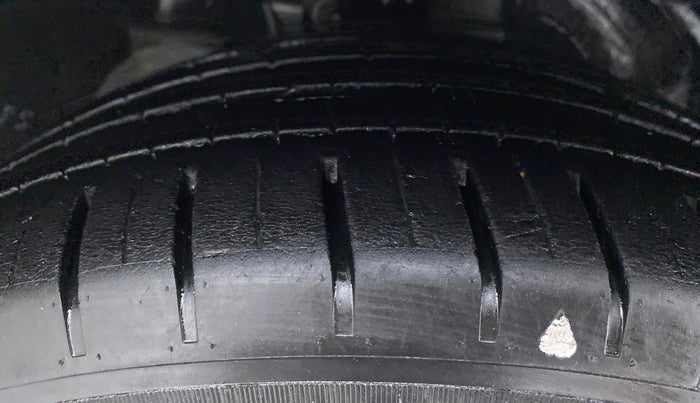 2018 Ford Figo Aspire 1.2 TITANIUM PETROL, Petrol, Manual, 27,312 km, Right Front Tyre Tread