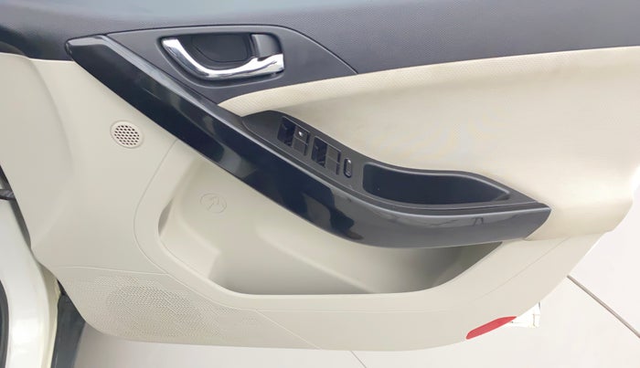 2020 Tata NEXON XZA PLUS (O) DIESEL, Diesel, Automatic, 50,578 km, Driver Side Door Panels Control