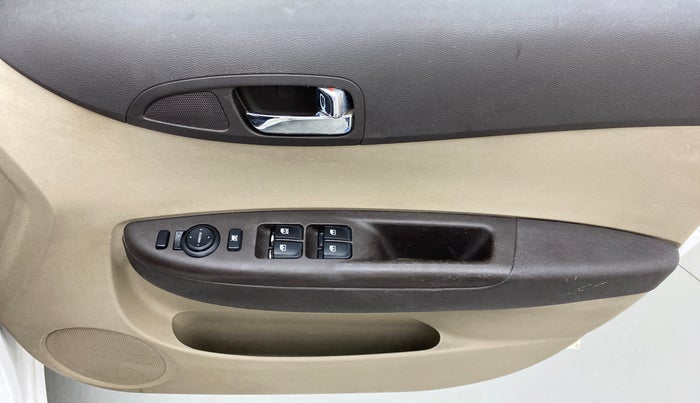 2011 Hyundai i20 SPORTZ 1.2 O, Petrol, Manual, 58,669 km, Driver Side Door Panels Control