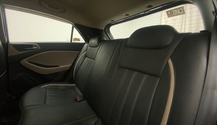 2016 Hyundai Elite i20 SPORTZ 1.2, Petrol, Manual, 97,623 km, Right Side Rear Door Cabin