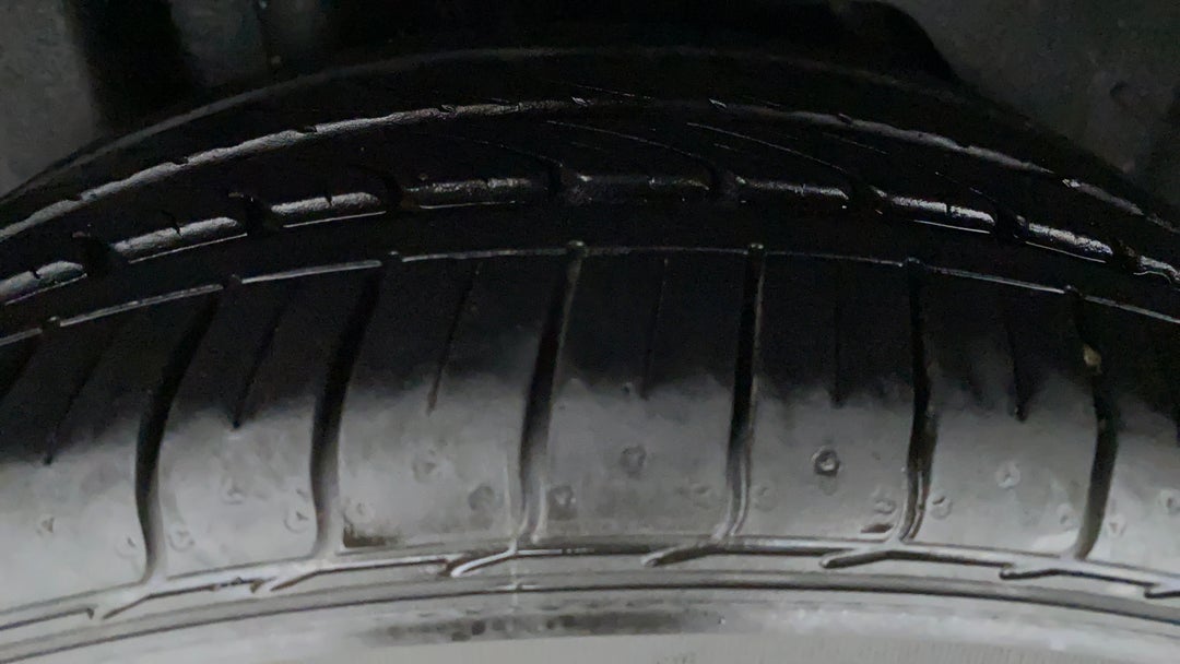 Right Front Tyre Tread