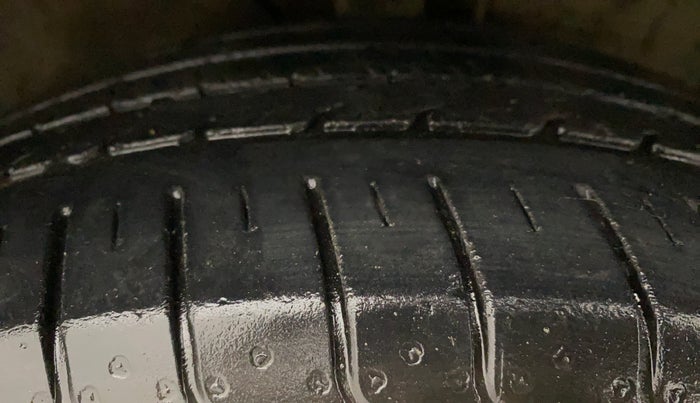 2016 Hyundai Creta SX PLUS 1.6 PETROL, CNG, Manual, 37,051 km, Right Front Tyre Tread