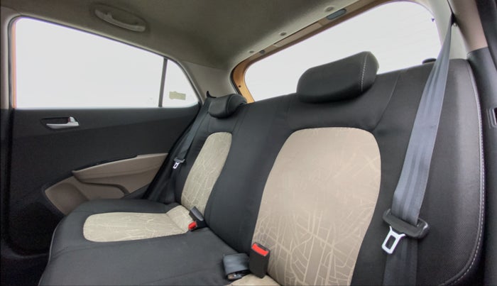 2016 Hyundai Grand i10 ASTA 1.2 (O) VTVT, Petrol, Manual, 66,057 km, Right Side Rear Door Cabin