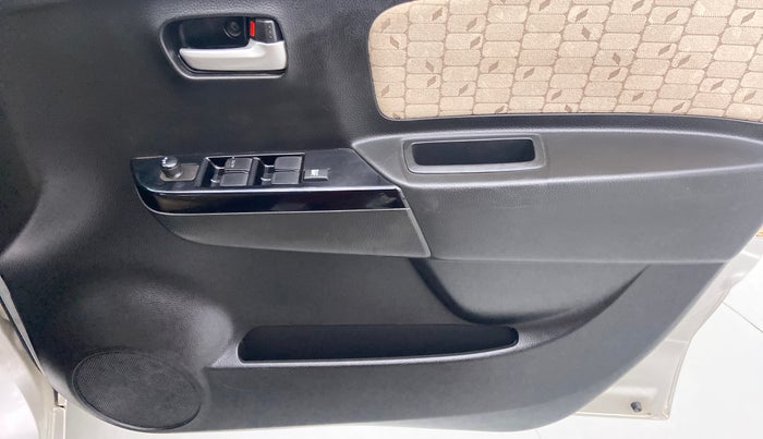 2017 Maruti Wagon R 1.0 VXI, Petrol, Manual, 13,642 km, Driver Side Door Panels Control