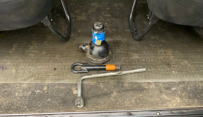2019 Mahindra Scorpio S3, Diesel, Manual, 82,693 km, Dicky (Boot door) - Tool missing