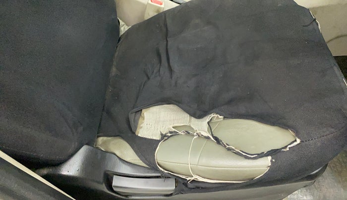 2019 Mahindra Scorpio S3, Diesel, Manual, 82,693 km, Driver seat - Cover slightly torn