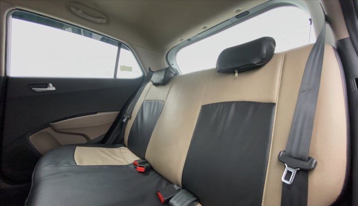 2016 Hyundai Grand i10 ASTA 1.2 (O) VTVT, Petrol, Manual, 27,659 km, Right Side Rear Door Cabin