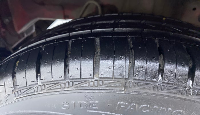2014 Hyundai Eon MAGNA PLUS, Petrol, Manual, 31,639 km, Right Rear Tyre Tread