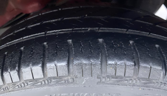 2014 Hyundai Eon MAGNA PLUS, Petrol, Manual, 31,639 km, Left Rear Tyre Tread