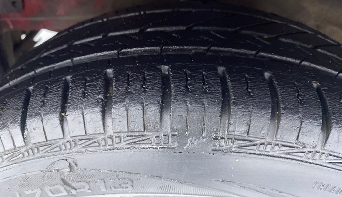 2014 Hyundai Eon MAGNA PLUS, Petrol, Manual, 31,639 km, Left Front Tyre Tread