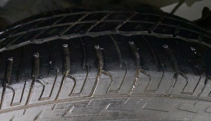 2020 Maruti Swift VXI D, Petrol, Manual, 23,935 km, Left Rear Tyre Tread