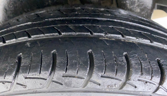 2014 Maruti Ciaz ZXI, Petrol, Manual, 50,071 km, Left Rear Tyre Tread