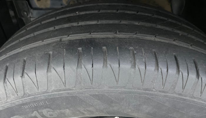 2019 Maruti Vitara Brezza ZDI, Diesel, Manual, 66,983 km, Left Front Tyre Tread