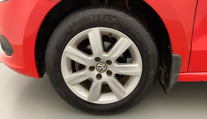 2012 Volkswagen Vento HIGHLINE 1.6 MPI, Petrol, Manual, 27,273 km, Left Front Wheel