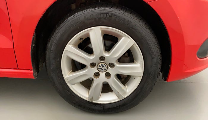 2012 Volkswagen Vento HIGHLINE 1.6 MPI, Petrol, Manual, 27,273 km, Right Front Wheel