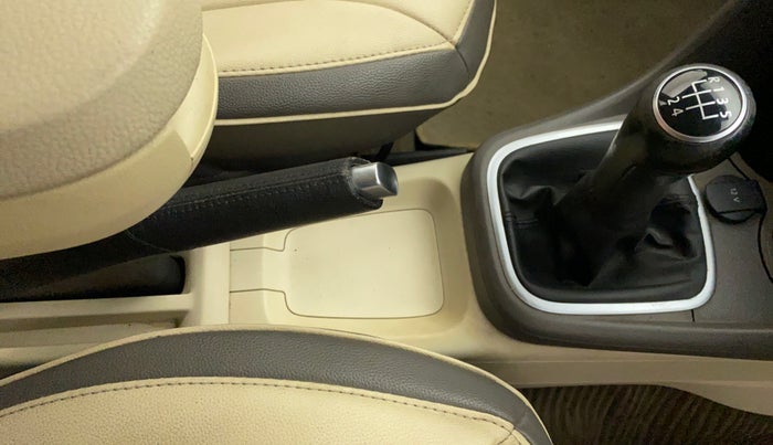 2012 Volkswagen Vento HIGHLINE 1.6 MPI, Petrol, Manual, 27,273 km, Gear Lever