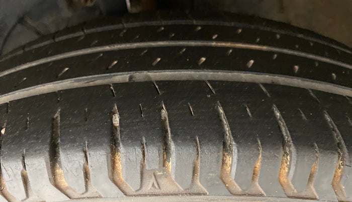 2018 Maruti Swift VXI, Petrol, Manual, 48,709 km, Left Front Tyre Tread