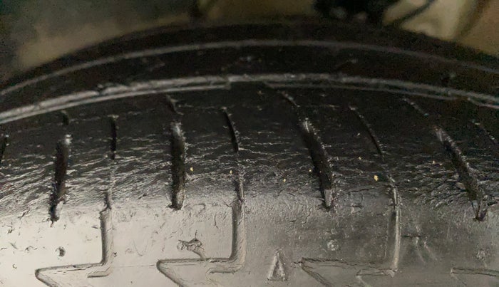 2017 Maruti IGNIS DELTA 1.2 AMT, Petrol, Automatic, 49,289 km, Left Front Tyre Tread