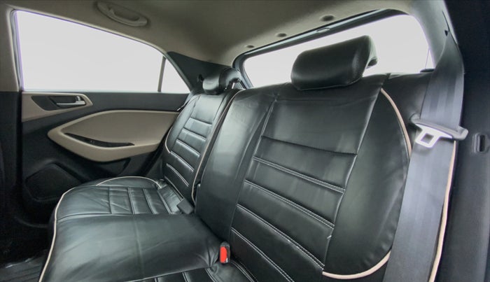 2016 Hyundai Elite i20 ASTA 1.2 (O), Petrol, Manual, 69,615 km, Right Side Door Cabin View