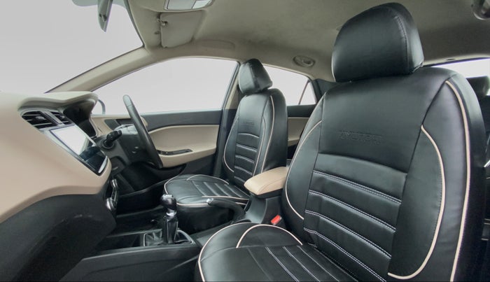 2016 Hyundai Elite i20 ASTA 1.2 (O), Petrol, Manual, 69,615 km, Right Side Front Door Cabin View