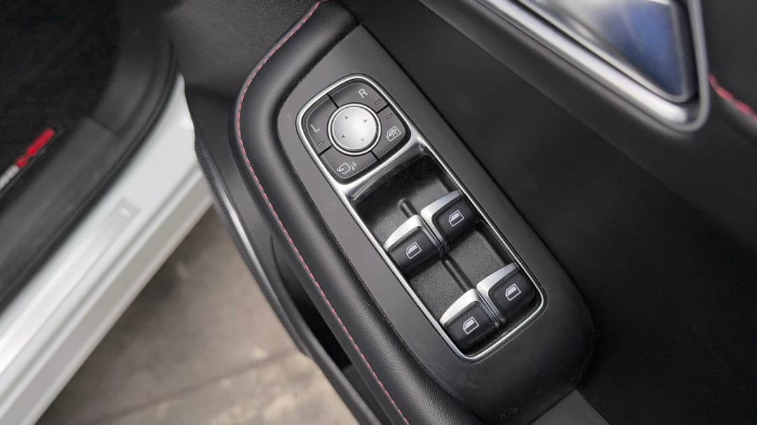 2024 MG HS Vibe, Automatic, 47619 km, Drivers Side Door Panel Controls