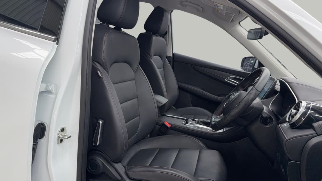 2024 MG HS Vibe, Automatic, 47619 km, Right Side Front Door Cabin View