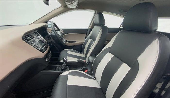 2016 Hyundai Elite i20 SPORTZ 1.4, Diesel, Manual, 52,433 km, Right Side Front Door Cabin