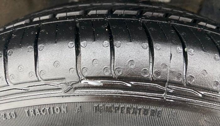 2016 Hyundai Elite i20 SPORTZ 1.4, Diesel, Manual, 52,433 km, Right Front Tyre Tread