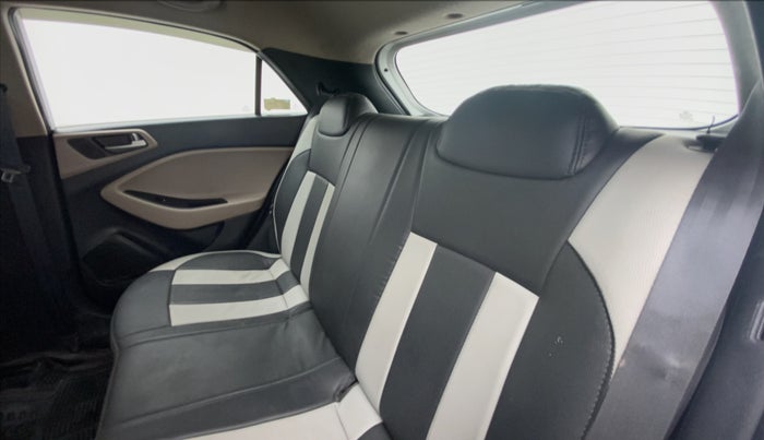 2016 Hyundai Elite i20 SPORTZ 1.4, Diesel, Manual, 52,433 km, Right Side Rear Door Cabin