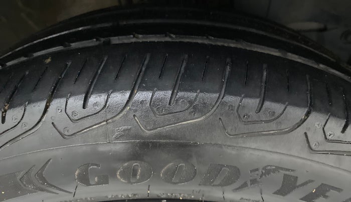 2017 Honda City V MT PETROL, Petrol, Manual, 90,137 km, Right Front Tyre Tread