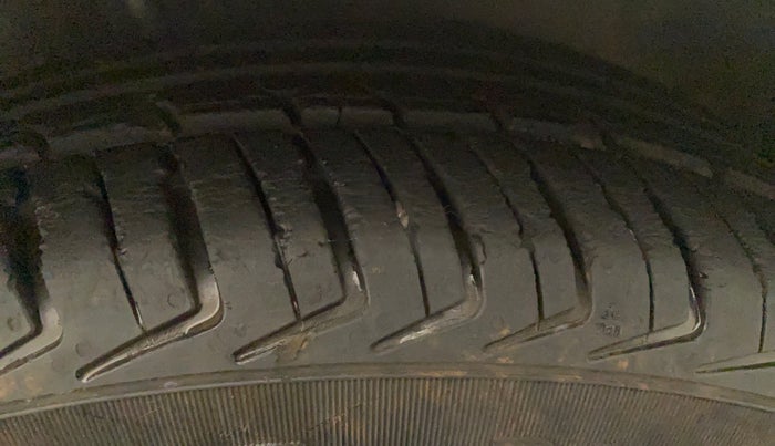 2017 Datsun Redi Go S, Petrol, Manual, 38,583 km, Left Front Tyre Tread