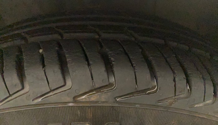 2017 Datsun Redi Go S, Petrol, Manual, 38,583 km, Right Front Tyre Tread