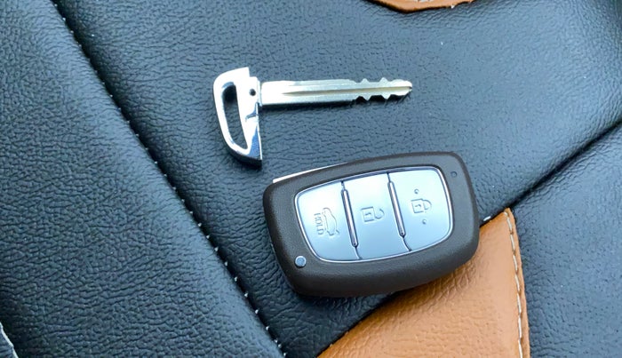 2017 Hyundai Grand i10 ASTA 1.2 KAPPA VTVT, Petrol, Manual, 61,604 km, Lock system - Dork lock functional only from remote key