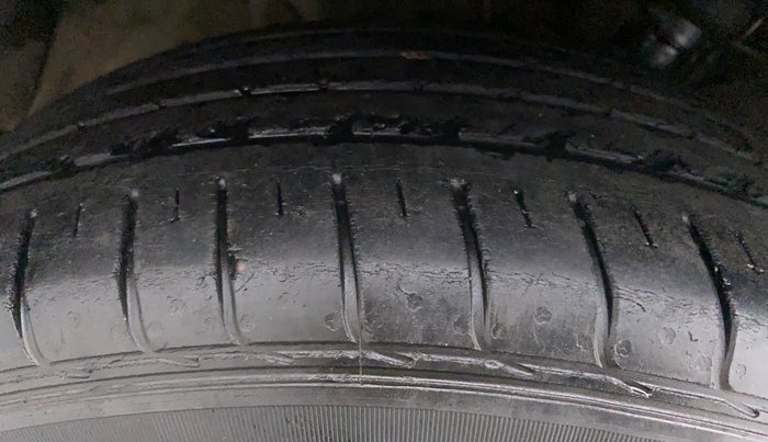 2015 Hyundai Creta 1.6 SX PLUS PETROL, Petrol, Manual, 55,546 km, Left Front Tyre Tread