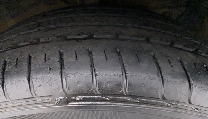 2015 Hyundai Creta 1.6 SX PLUS PETROL, Petrol, Manual, 55,546 km, Right Front Tyre Tread