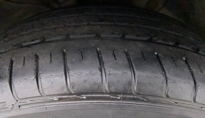 2015 Hyundai Creta 1.6 SX PLUS PETROL, Petrol, Manual, 55,546 km, Left Rear Tyre Tread