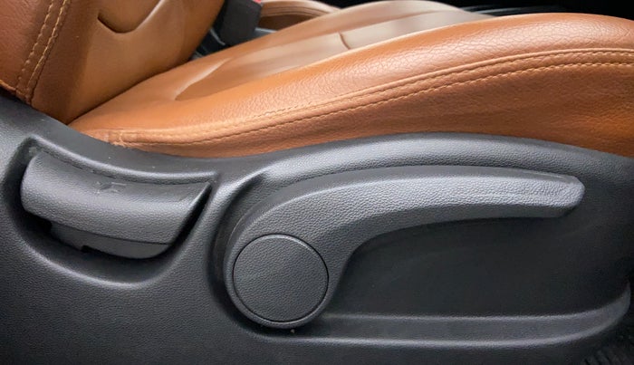 2015 Hyundai Creta 1.6 SX PLUS PETROL, Petrol, Manual, 55,546 km, Driver Side Adjustment Panel