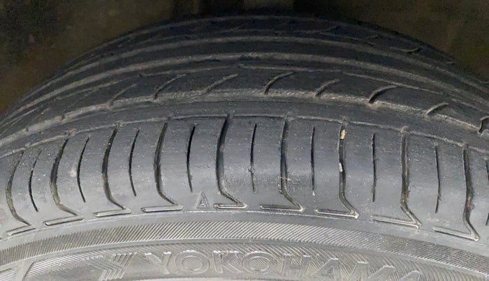 2013 Toyota Etios Liva G, Petrol, Manual, 72,597 km, Left Front Tyre Tread