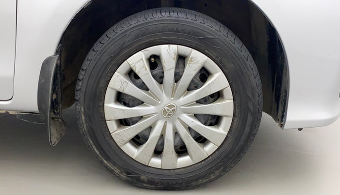 2013 Toyota Etios Liva G, Petrol, Manual, 72,597 km, Right Front Wheel